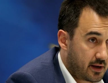 «Η εθνική τραγωδία δεν επηρεάζει τους σχεδιασμούς για την έξοδο του Αυγούστου» δηλώνει ο Χαρίτσης